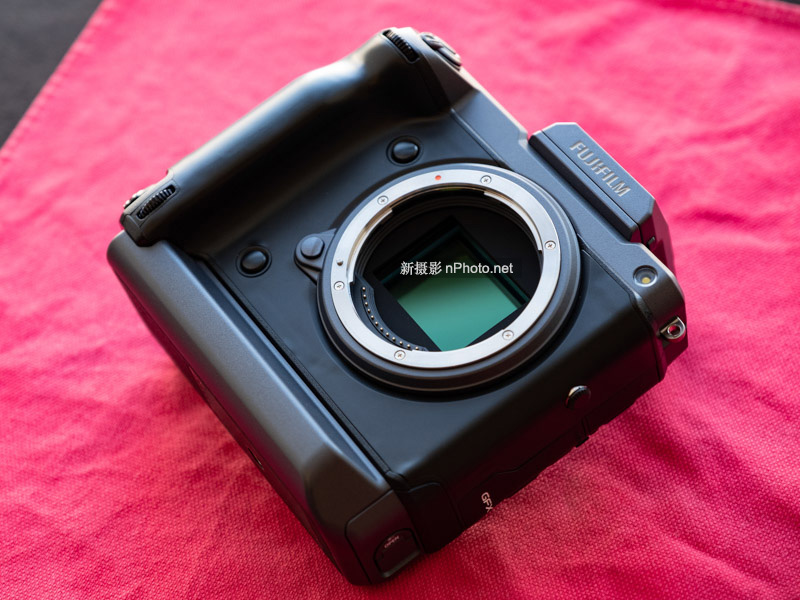 富士一亿像素中画幅 gfx100s 无反相机竞赛再升级,富士发布1亿像素中画幅gfx100_2图2