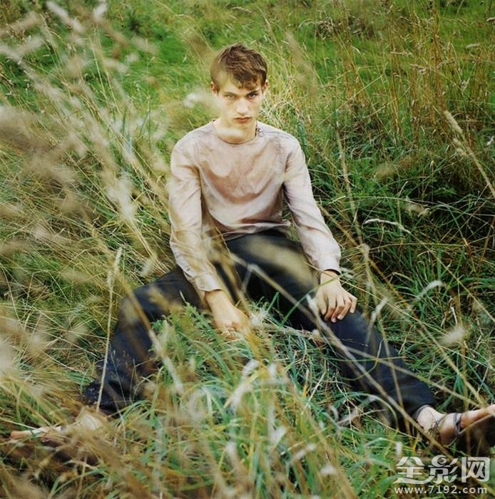 用人物肖像表现社会性话题作文 论人物肖像的性格刻划