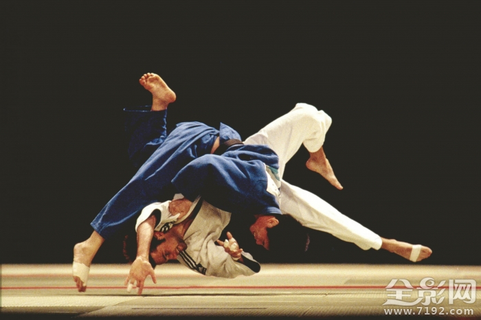 跟随摄影师一起探寻运动员背后的故事作文 摄影师跟着运动员跑