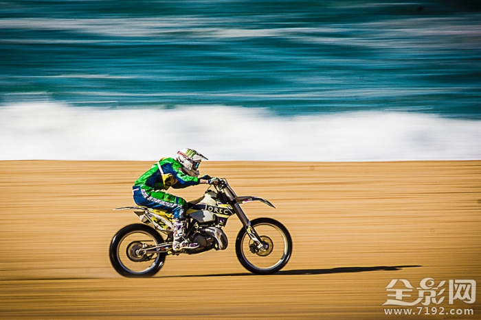 风驰电掣的感觉是什么意思 风驰电掣视频图1