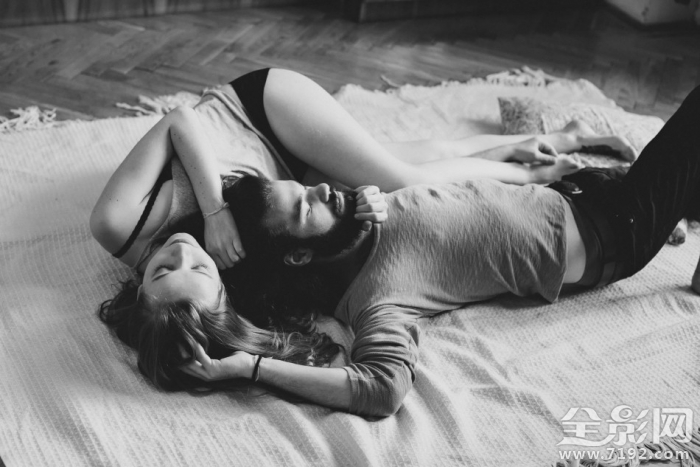 情侣怎么撒狗粮- 情侣秀恩爱撒狗粮视频怎么拍