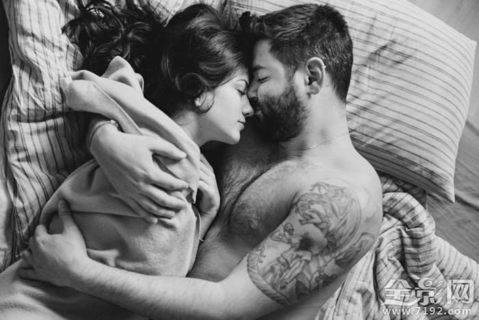 情侣怎么撒狗粮- 情侣秀恩爱撒狗粮视频怎么拍