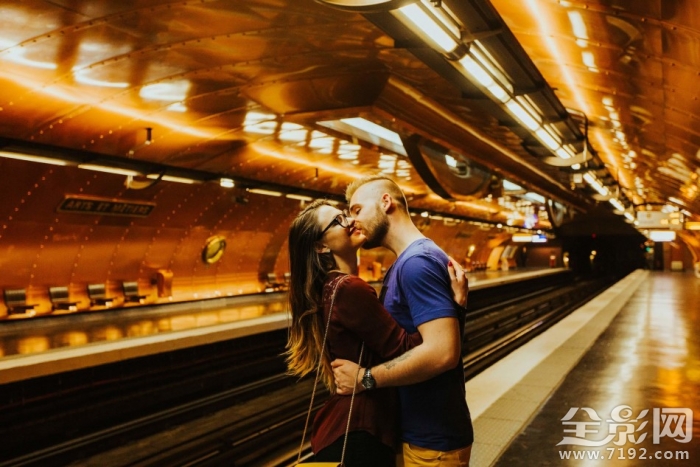 情侣怎么撒狗粮- 情侣秀恩爱撒狗粮视频怎么拍