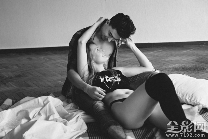 情侣怎么撒狗粮- 情侣秀恩爱撒狗粮视频怎么拍