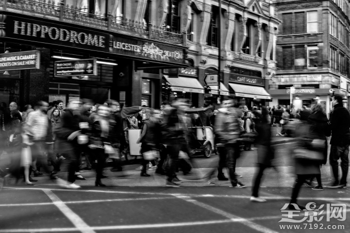 玩转街头的摄影作品图片 街头趣味摄影