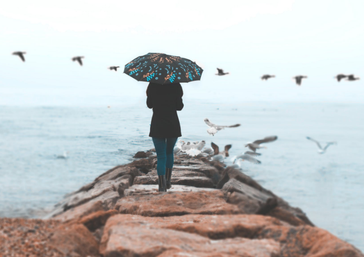 在海边有云的情况下怎么拍摄彩霞照片 海边彩云风景