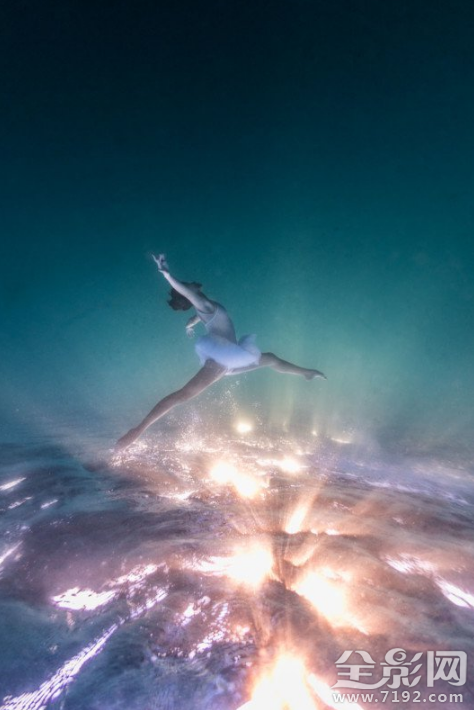 海底舞蹈镜面 海底的舞蹈动作图3