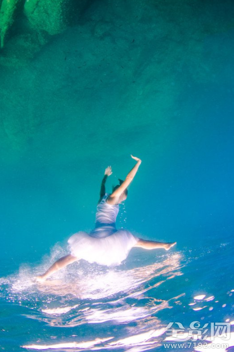 海底舞蹈镜面 海底的舞蹈动作