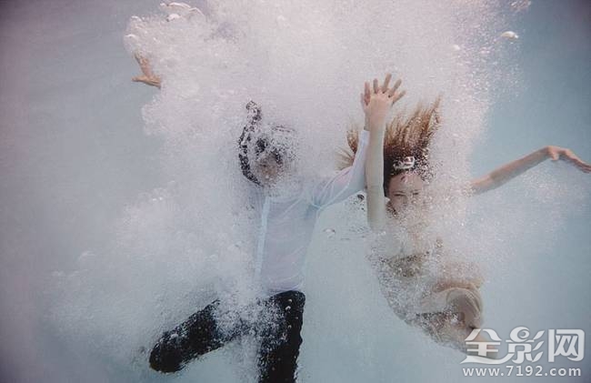 婚恋网站公布2017年最佳订婚摄影作品是什么 婚恋网站排名前10图1