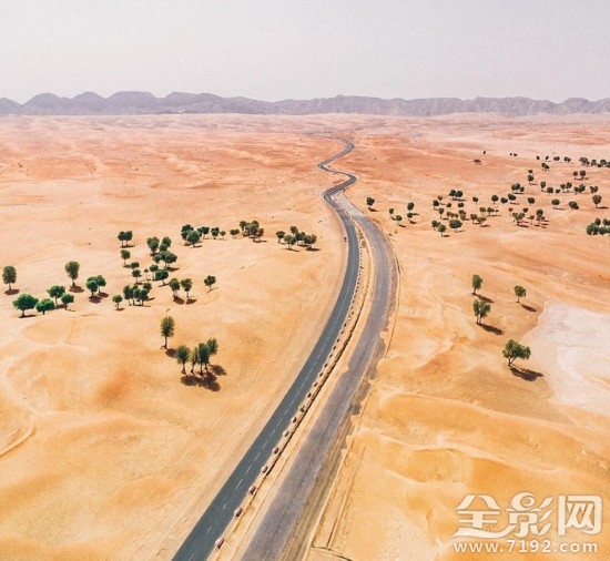 波兰摄影师航拍中东美景视频 波兰求中东历史