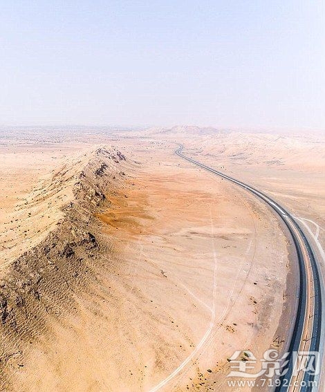 波兰摄影师航拍中东美景视频 波兰求中东历史