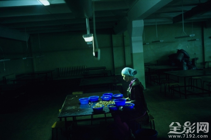 摄影师用镜头记录理想和现实间的鸿沟对吗 摄影师镜头下的我们的说说