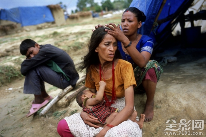 摄影师用镜头记录理想和现实间的鸿沟对吗 摄影师镜头下的我们的说说