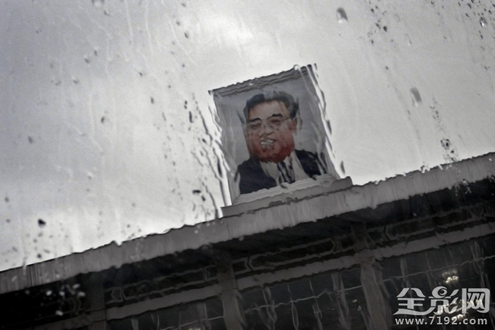 摄影师用镜头记录理想和现实间的鸿沟对吗 摄影师镜头下的我们的说说