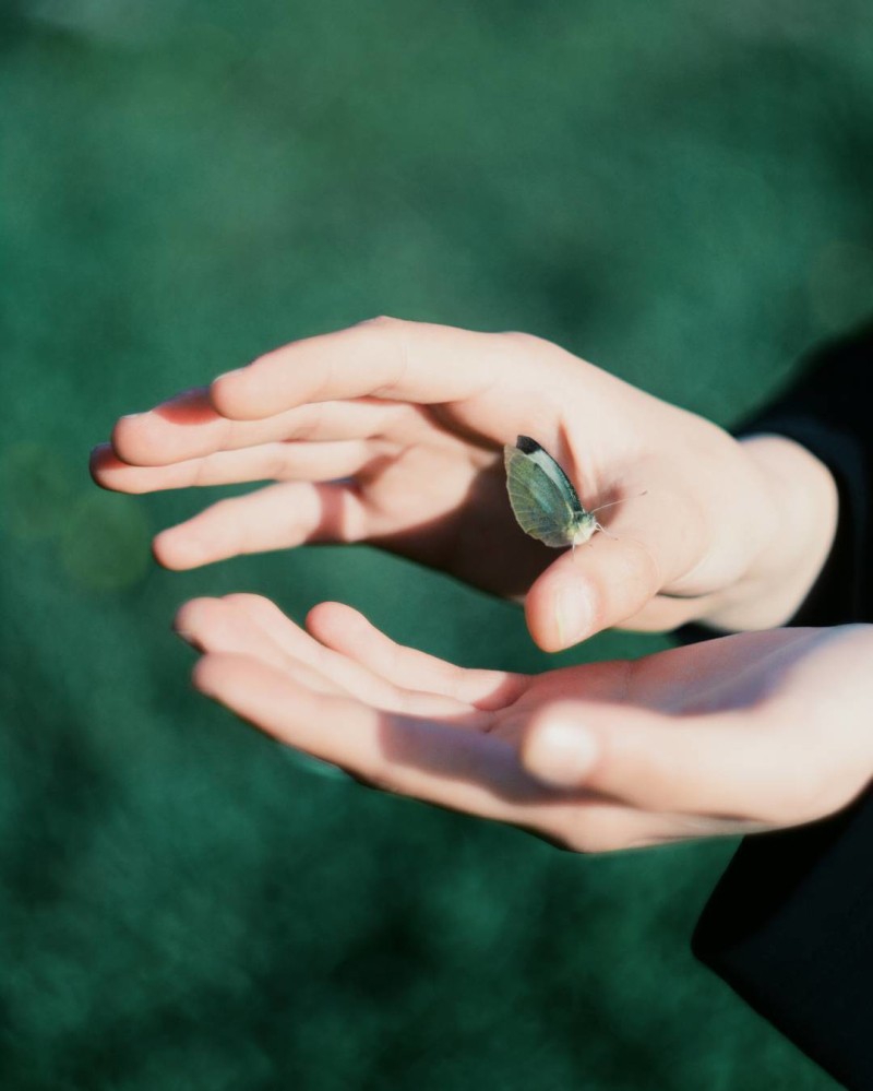 肢体带动情绪 肢体语言可以传递思想和情感