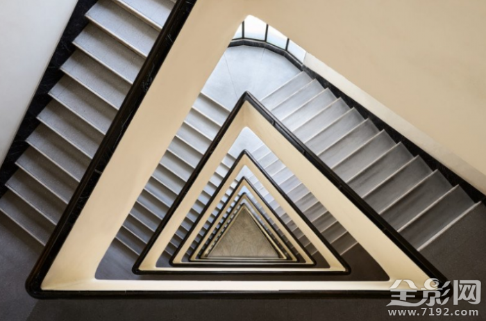 布达佩斯的螺旋楼梯在哪 布达佩斯的建筑图1