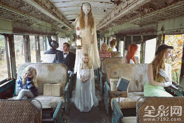 以废墟为背景拍摄黑暗风奇幻人像作品的电影 废墟摄影作品