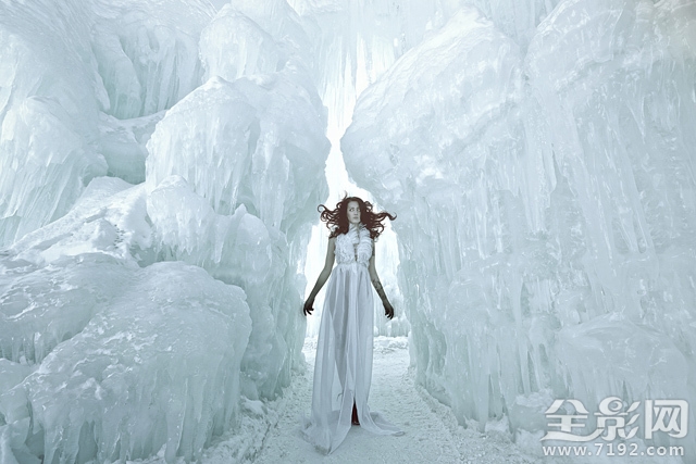 以废墟为背景拍摄黑暗风奇幻人像作品的电影 废墟摄影作品