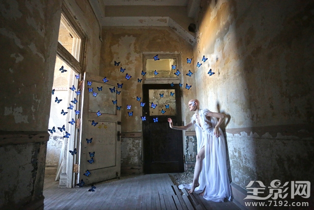 以废墟为背景拍摄黑暗风奇幻人像作品的电影 废墟摄影作品