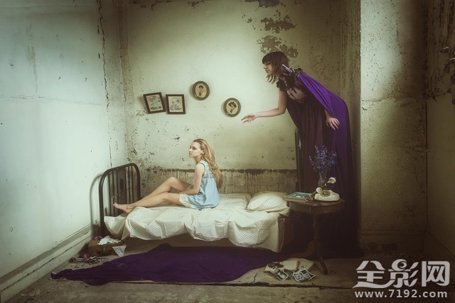 以废墟为背景拍摄黑暗风奇幻人像作品的电影 废墟摄影作品