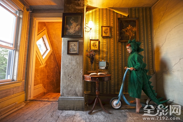 以废墟为背景拍摄黑暗风奇幻人像作品的电影 废墟摄影作品