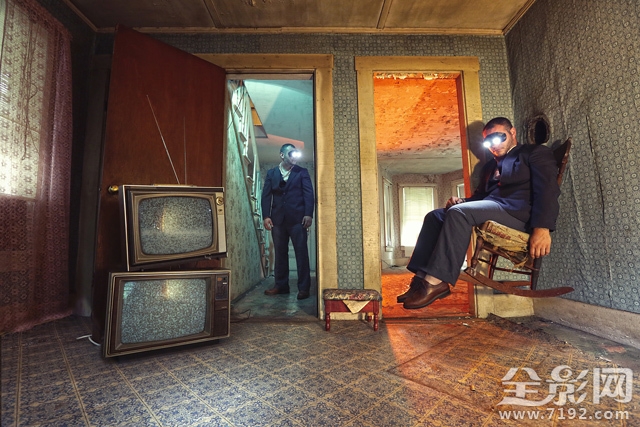 以废墟为背景拍摄黑暗风奇幻人像作品的电影 废墟摄影作品