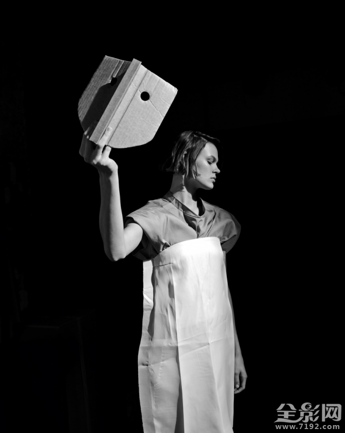 英国版vogue杂志 英国vogue主编alex