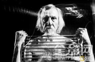 镜头里的摄影师 一个摄影师留下了经典镜头