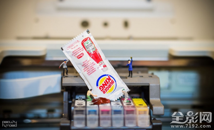 泰国摄影师创作现实版小人国的作品 泰国小人叫什么