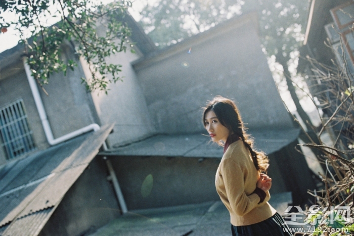 林深时见鹿,海蓝时见鲸,梦醒时见你 林深时见鹿,溪午不闻钟