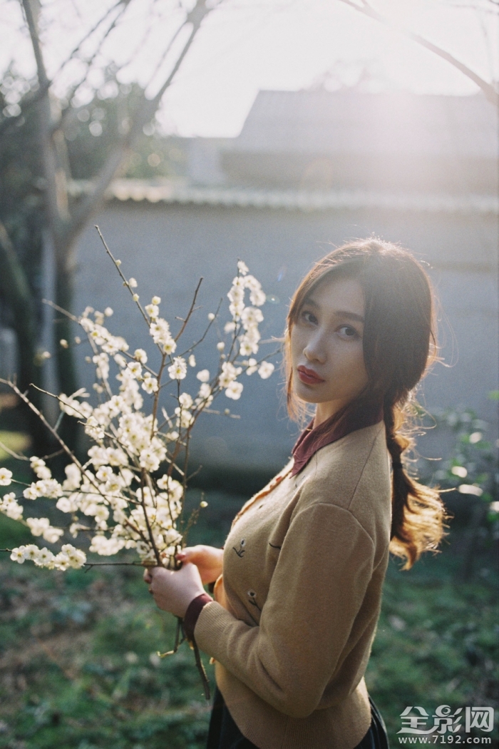 林深时见鹿,海蓝时见鲸,梦醒时见你 林深时见鹿,溪午不闻钟