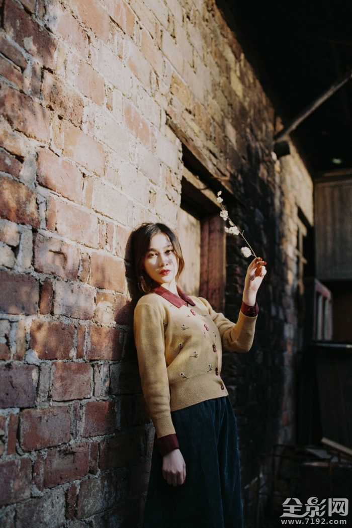 林深时见鹿,海蓝时见鲸,梦醒时见你 林深时见鹿,溪午不闻钟