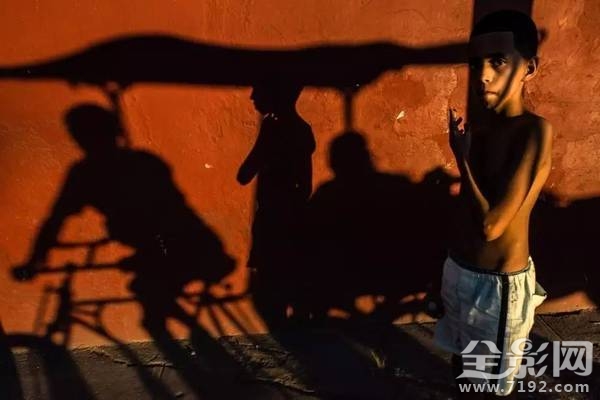 极致的光影电影 极致光影英文翻译图1