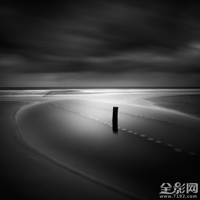 极简黑白风格的风光作品图片 极简黑白设计图1