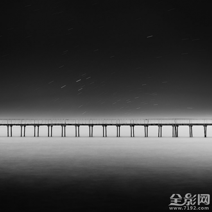 极简黑白风格的风光作品图片 极简黑白设计图2