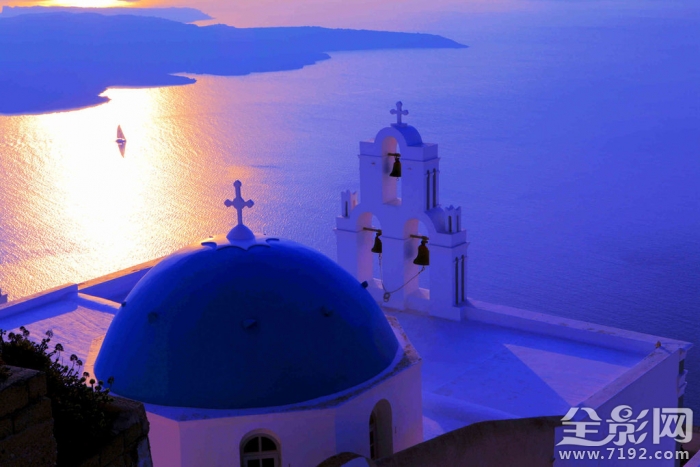 行走在蓝与白的天堂是什么歌 行走在蓝天白云间图1