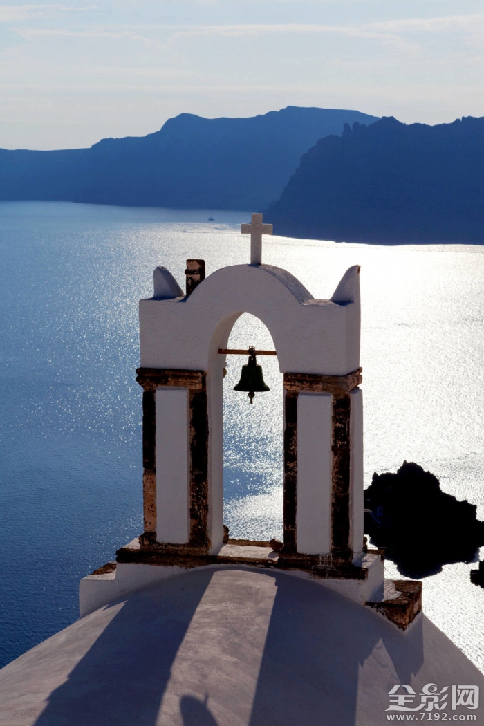 行走在蓝与白的天堂是什么歌 行走在蓝天白云间