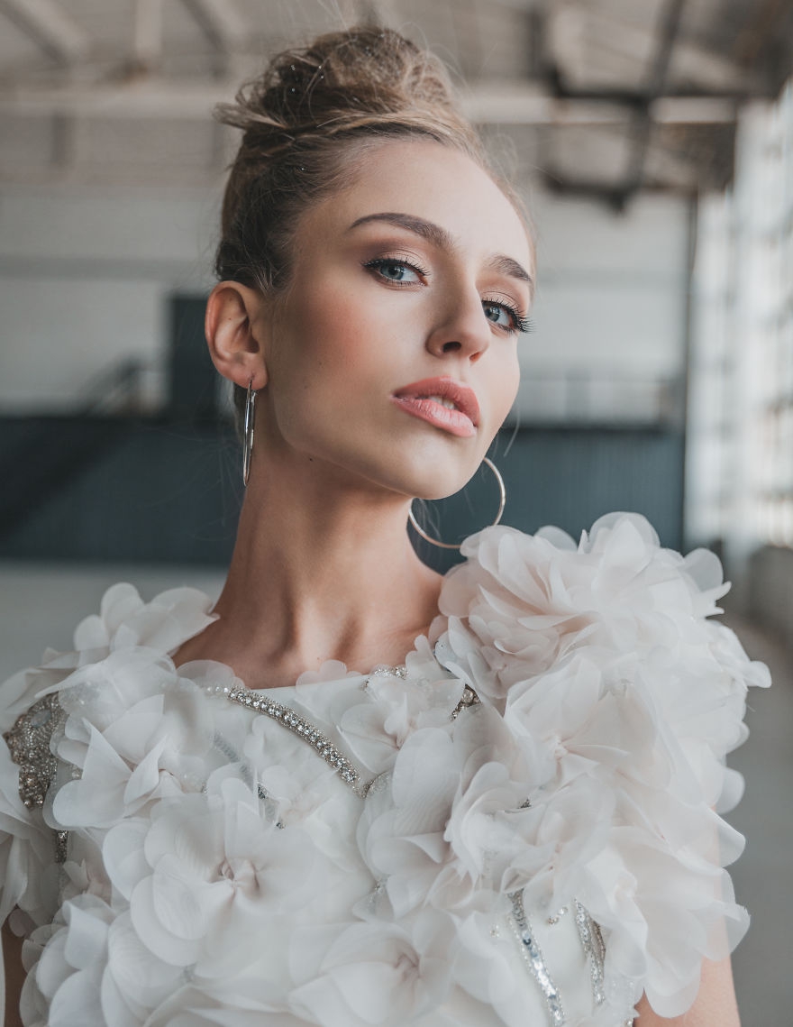 百年的新娘发型 百年的新娘女主衣服