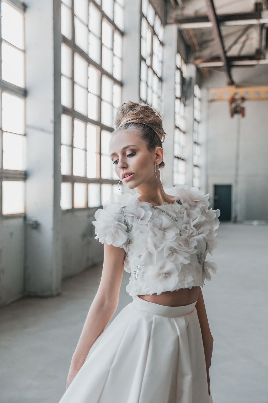 百年的新娘发型 百年的新娘女主衣服