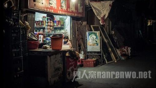 弱光环境下如何对焦 微单弱光对焦很慢图1