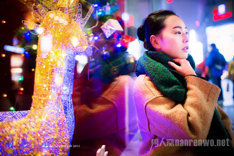 冬天夜景人像图片 冬天夜景视频无水印图1