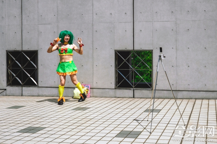 日本街头遇到的搞怪奇葩瞬间视频 日本街头搞笑视频