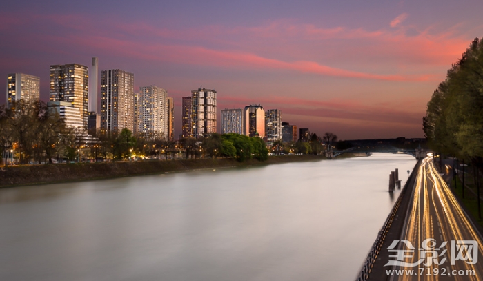 去浪漫的巴黎 去浪漫的巴黎是什么歌