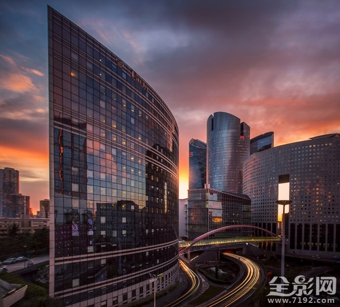 去浪漫的巴黎 去浪漫的巴黎是什么歌