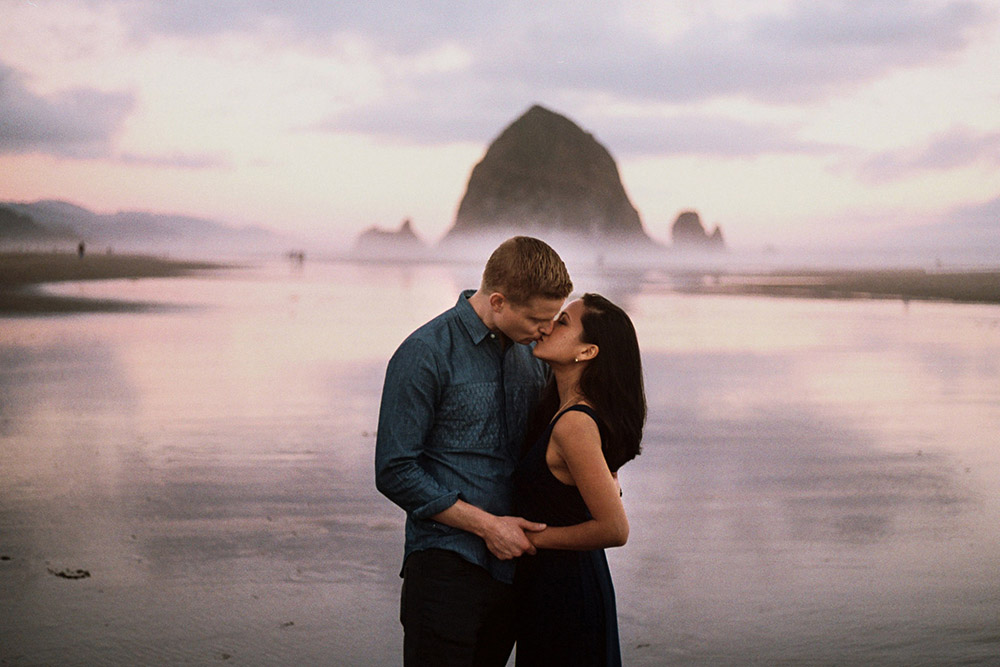 我愿与你相伴,走遍千山万水是什么歌 我愿陪你走遍千山万水图1