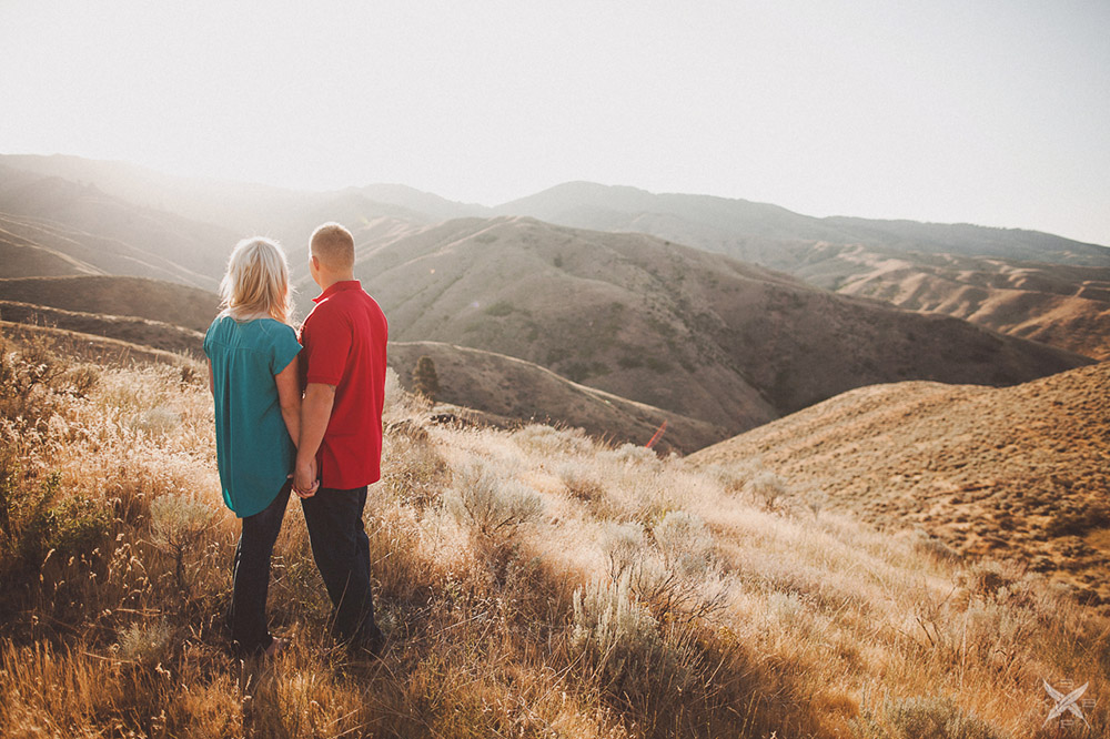 我愿与你相伴,走遍千山万水是什么歌 我愿陪你走遍千山万水