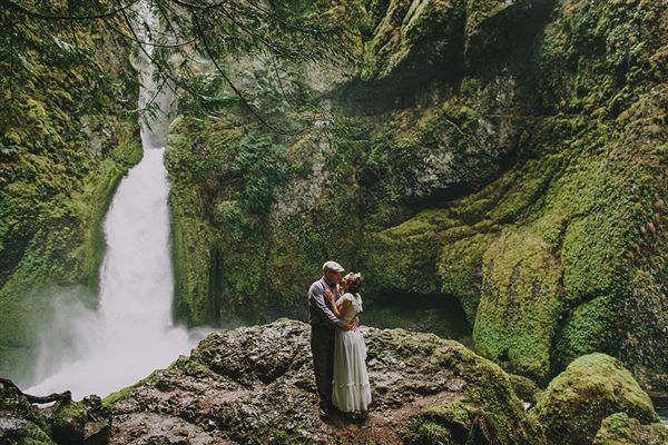 我愿与你相伴,走遍千山万水是什么歌 我愿陪你走遍千山万水