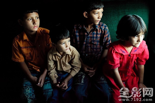 巴基斯坦火车上神态迥异的人们视频 巴基斯坦火车视频