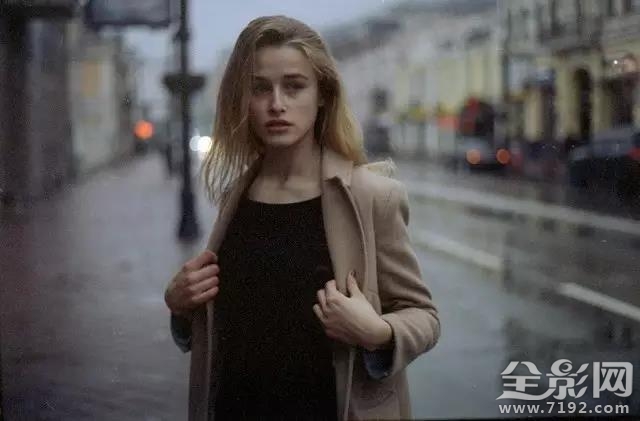 迷人的胶片人像摄影图片 迷人的摄影师