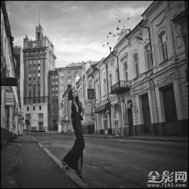 俄罗斯女摄影师黑白魅惑人像图片 俄国有名气女性摄影师照片图2